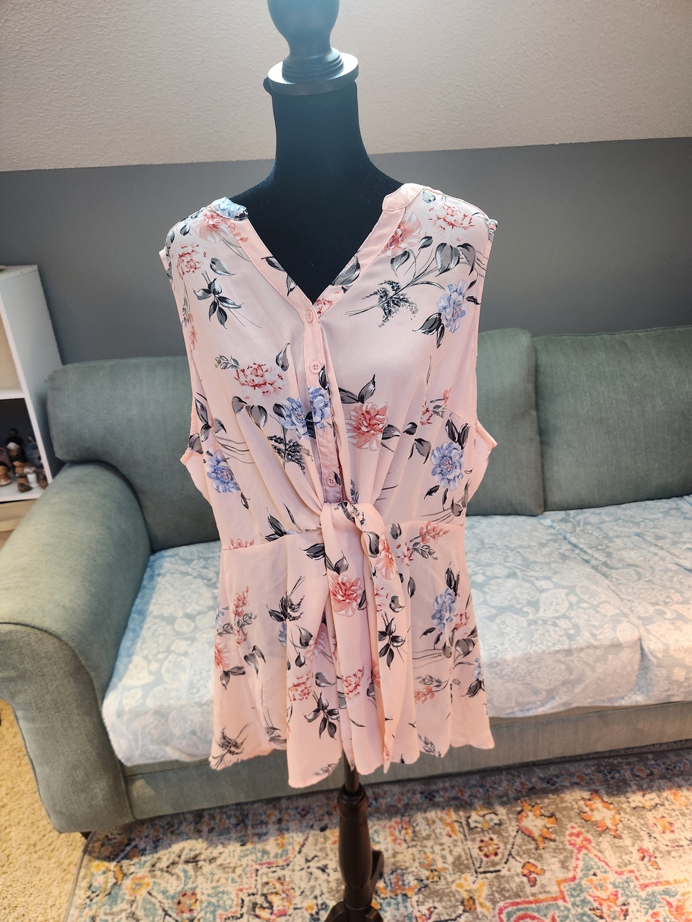 Torrid Pink Floral Button-Front Tie-Waist Blouse 1X Plus So Pretty!